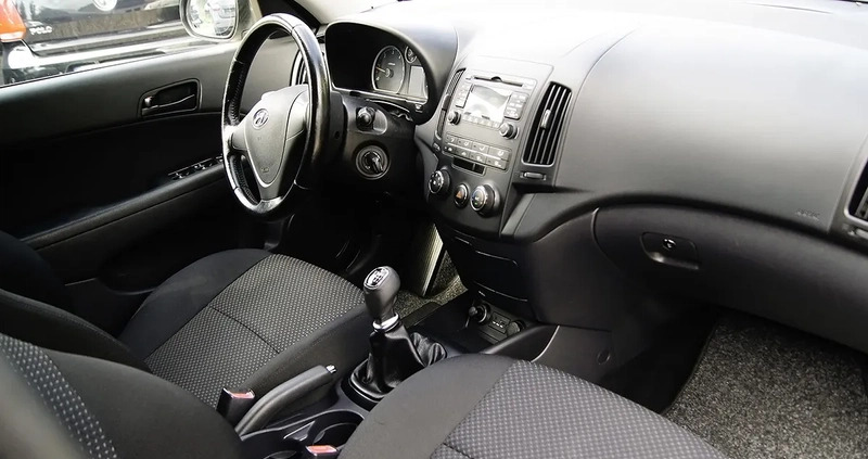Hyundai I30 cena 17500 przebieg: 150000, rok produkcji 2010 z Szczecin małe 781